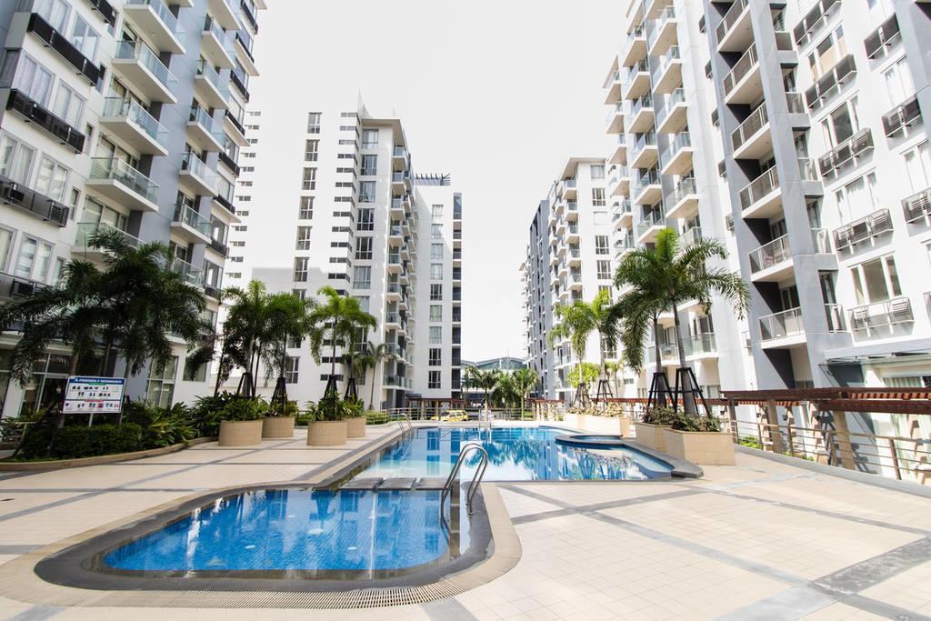 Palm Tree Condos Across Naia3 By Beth Манила Экстерьер фото