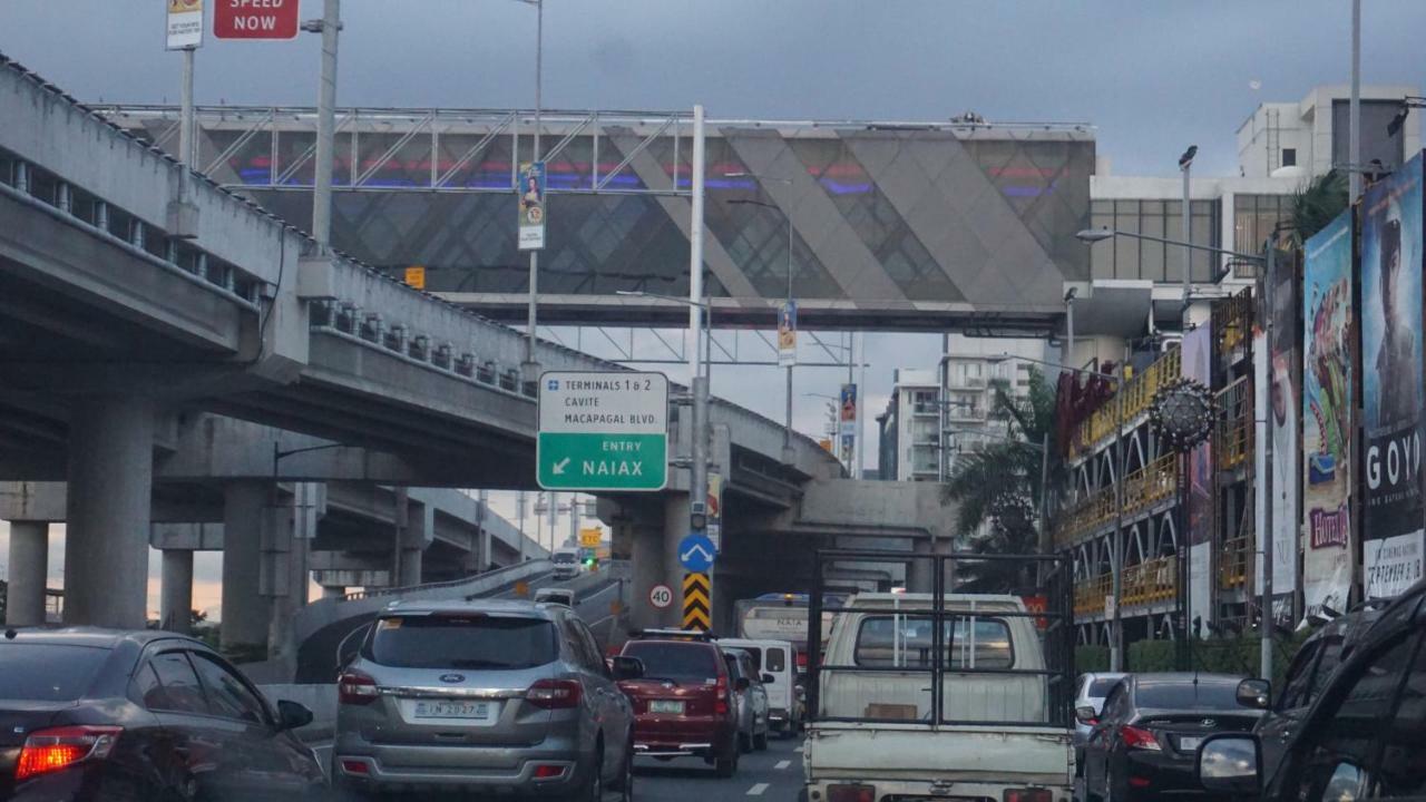 Palm Tree Condos Across Naia3 By Beth Манила Экстерьер фото