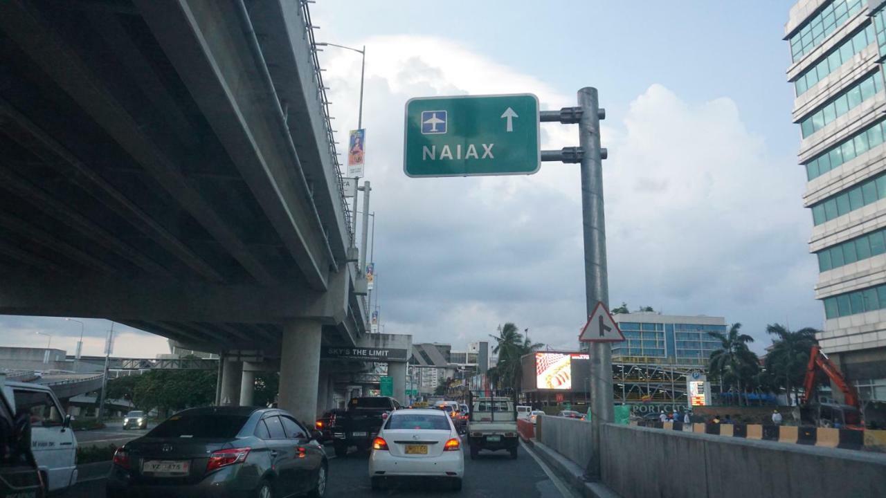 Palm Tree Condos Across Naia3 By Beth Манила Экстерьер фото